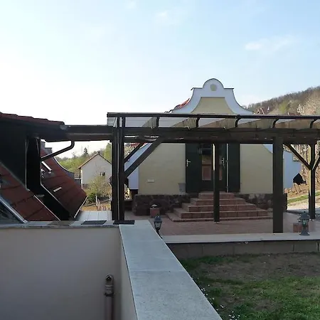 Hillside Apartman *