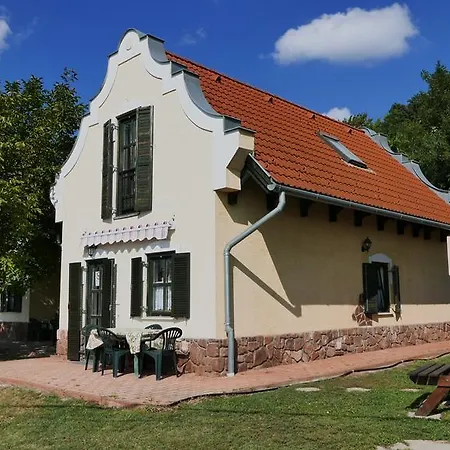 Hillside Révfülöp