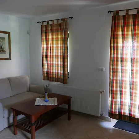 Hillside Apartman *