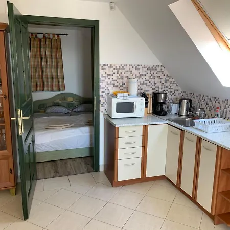 Hillside Apartman Révfülöp